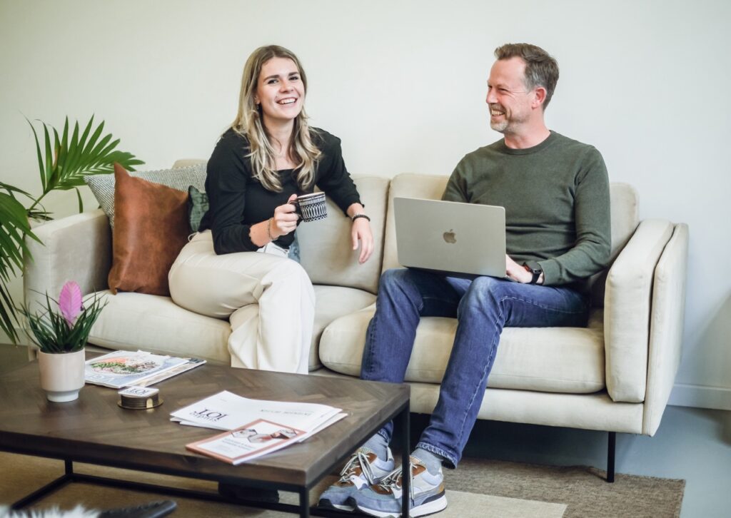 Hans-en-denise-op-de-office-stories-bankr